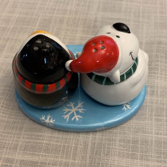 Omg! Polar bear and penguin salt and pepper shakers - Picture 2 of 5